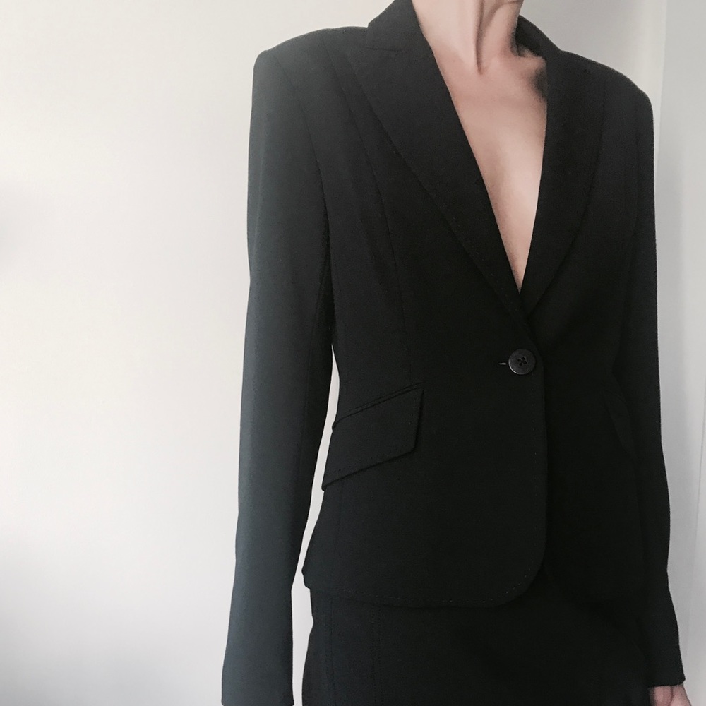 Kenneth Cole 2 piece skirt suit dark blue size 4